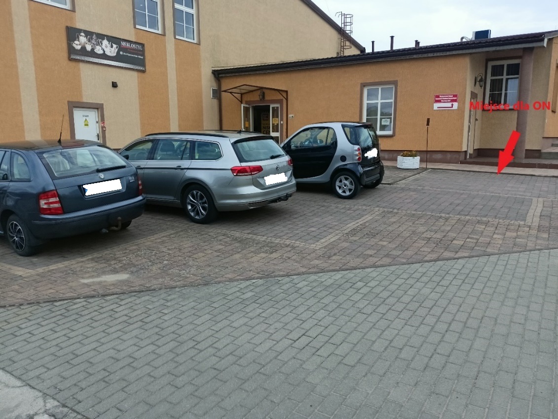 Miejsce parkingowe dla osób niepełnosprawnych. 